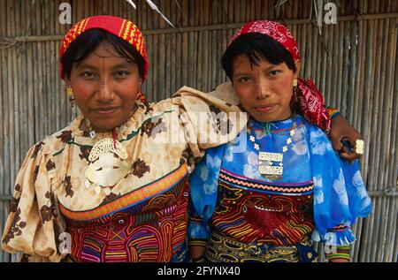 Panama, San Blas Archipel, Rio Sidra, Dorf Mamardup, Kuna Frau Stockfoto