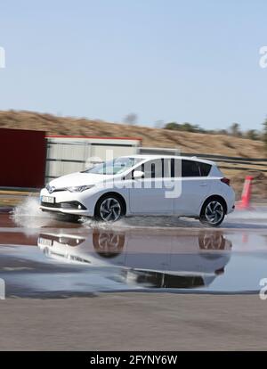 Auto auf einem Skidpan. Stockfoto