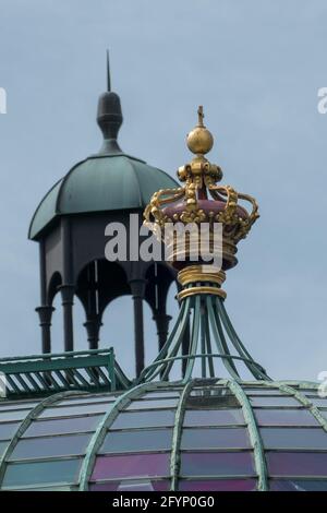 Brüssel, Belgien, 28. Mai 2021: Von Alphonse Balat 1873 entworfene Gewächshäuser im klassischen Stil mit Pavillons, Kuppeln und Galerien. Stockfoto