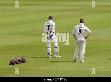 London, Großbritannien. 29. Mai 2021. London, Großbritannien. Eine Reihe von Helmen, wie Surrey Gloucestershire in der County Championship beim Kia Oval, Tag drei David Rowe/Alamy Live News, antreten wird Stockfoto