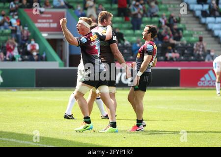 Twickenham, Großbritannien. Mai 2021. STEPHAN LEWIES von Harlequins erzielt beim Gallagher Premiership Rugby-Spiel zwischen Harlequins und Bath Rugby am 29. Mai 2021 in The Stoop, Twickenham, Großbritannien, einen Versuch, den Score 37-33 zu erreichen. Foto von Ken Sparks. Nur zur redaktionellen Verwendung, Lizenz für kommerzielle Nutzung erforderlich. Keine Verwendung bei Wetten, Spielen oder Veröffentlichungen einzelner Clubs/Vereine/Spieler. Kredit: UK Sports Pics Ltd/Alamy Live Nachrichten Stockfoto