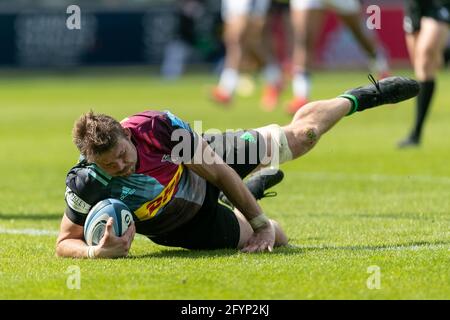 LONDON, GROSSBRITANNIEN. 29. MAI: Stephan Lewies von Harlequins versucht es am Samstag, dem 29. Mai 2021, beim Gallagher Premiership-Spiel zwischen Harlequins und Bath Rugby in Twickenham Stoop, London. (Kredit: Juan Gasparini, MI News) Kredit: MI Nachrichten & Sport /Alamy Live Nachrichten Stockfoto