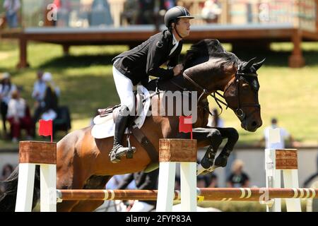 Rom, Italien. Mai 2021. Scott Brash (GBR) su Hello Vincent während des Kleinen Gran Prix beim 88. CSIO 5* Master D'Inzeo auf der Piazza di Siena am 19. Mai 2021 in Rom, Italien. (Foto von Giuseppe Fama/Pacific Press) Quelle: Pacific Press Media Production Corp./Alamy Live News Stockfoto