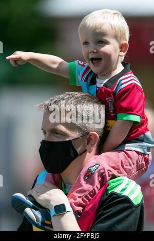 LONDON, GROSSBRITANNIEN. 29. MAI: Harlekine-Fans während des Spiels der Gallagher Premiership zwischen Harlekins und Bath Rugby in Twickenham Stoop, London am Samstag, 29. Mai 2021. (Kredit: Juan Gasparini, MI News) Kredit: MI Nachrichten & Sport /Alamy Live Nachrichten Stockfoto