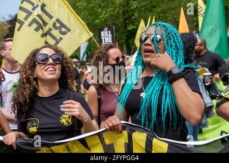 London, Großbritannien. Mai 2021. Einer von 30 Protesten am Nationalen Aktionstag gegen Polizei, Strafvollzug und Gericht Bill und einen Polizeistaat, in Anerkennung von George Floyd und in Solidarität mit Black Lives Matter und den palästinensischen Freiheitsbewegungen. Der marsch beginnt am Russell Square. Peter Marshall/Alamy Live News Stockfoto