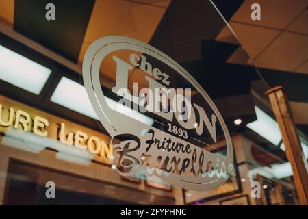 Brüssel, Belgien - 17. August 2019: Namensschild in dem 1893 gegründeten und für regionale cui bekannten familiengeführten Restaurant „The Child“ in Brüssel Stockfoto