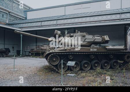 Brüssel, Belgien - 17. August 2019: Seitenansicht des amerikanischen Sherman-Panzers, ausgestellt im Royal Museum of the Armed Forces and Military History, famou Stockfoto