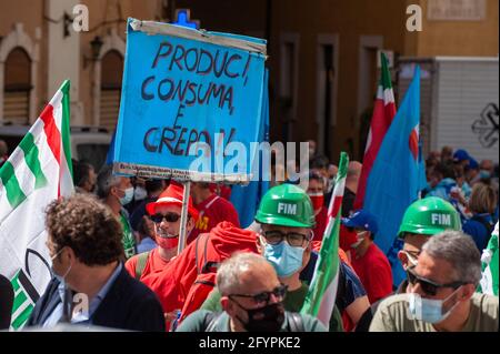 Rom, Italien 28/05/2021: Mobilisierung der CGIL-, CISL- und UIL-Gewerkschaften in Montecitorio, um die Verlängerung des Entlassungsblocks zu fordern. © Andrea Sabbadini Stockfoto