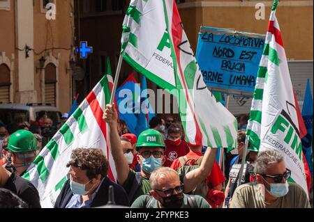 Rom, Italien 28/05/2021: Mobilisierung der CGIL-, CISL- und UIL-Gewerkschaften in Montecitorio, um die Verlängerung des Entlassungsblocks zu fordern. © Andrea Sabbadini Stockfoto