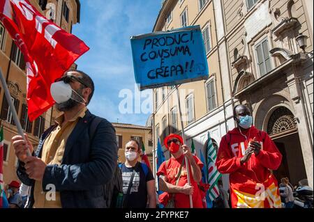 Rom, Italien 28/05/2021: Mobilisierung der CGIL-, CISL- und UIL-Gewerkschaften in Montecitorio, um die Verlängerung des Entlassungsblocks zu fordern. © Andrea Sabbadini Stockfoto