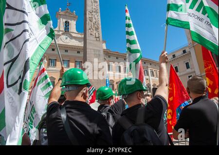 Rom, Italien 28/05/2021: Mobilisierung der CGIL-, CISL- und UIL-Gewerkschaften in Montecitorio, um die Verlängerung des Entlassungsblocks zu fordern. © Andrea Sabbadini Stockfoto