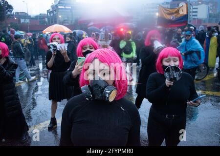 Neuer Tag der Proteste in Bogotá im Rahmen der einmonatigen Gedenkfeier zum Beginn des nationalen Streiks in Kolumbien gegen die Regierung von Ivan Duque am 28. März 2021. Stockfoto