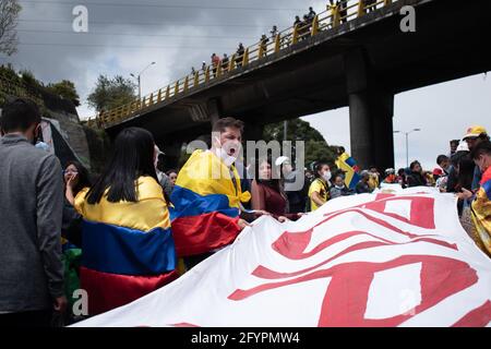 Neuer Tag der Proteste in Bogotá im Rahmen der einmonatigen Gedenkfeier zum Beginn des nationalen Streiks in Kolumbien gegen die Regierung von Ivan Duque am 28. März 2021. Stockfoto