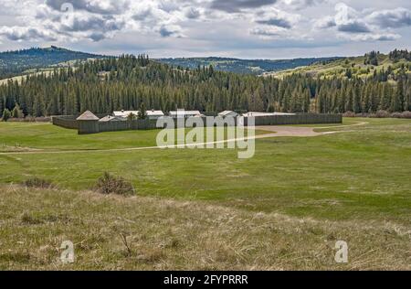 Fernansicht der nationalen historischen Stätte Fort Walsh in den Cypress Hills in der Nähe von Maple Creek, Saskatchewan, Kanada Stockfoto