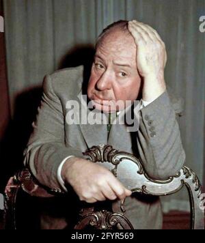 ALFRED HITCHCOCK (1899-1980 englischer Filmproduzent, Regisseur und Drehbuchautor um 1955 Stockfoto