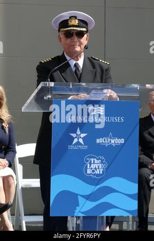 10. Mai 2018, Los Angeles, CA, USA: LOS ANGELES - 10. MAI: Gavin MacLeod erhält am 10. Mai 2018 in Los Angeles, CA, Ehrenstern-Plakette als Freund des Hollywood Walk of Fame im Dolby Theater (Foto: © Kay Blake/ZUMA Wire) Stockfoto