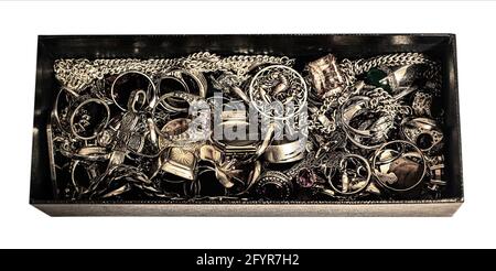Silberschmuck in Box, isoliert Stockfoto
