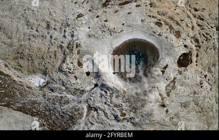 Luftaufnahme des berühmten, aber ruhenden Großen Geysir in Island Stockfoto
