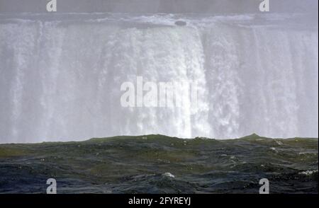 Wasserdetails der Niagarafälle Stockfoto