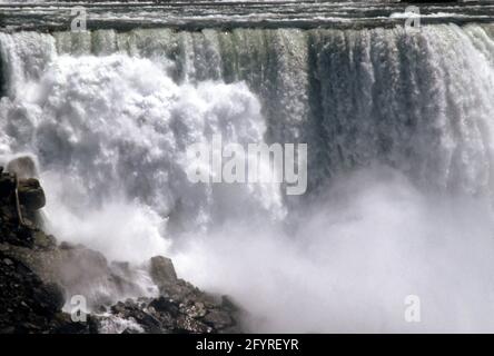 Wasserdetails der Niagarafälle Stockfoto