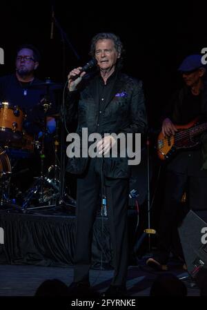 **DATEI FOTO** B.J. Thomas Ist Gestorben. Emporia, Kansas, USA, 20. April 2019 BJ Thomas, ein fünfmaliger Grammy-Empfänger, spielt einige seiner legenadry Songs, darunter "Raindrops Keep Falling On My Head" und "Somebody Done Somebody Wrong" auf der Bühne des historischen Granada Theatre. Kredit: Mark Reinstein/MediaPunch Stockfoto