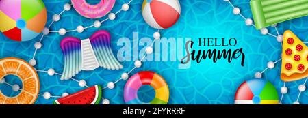 Hallo Sommer Banner mit bunten aufblasbaren Kugeln, Matratzen und Schwimmringe auf Pool Wasser Hintergrund Stock Vektor