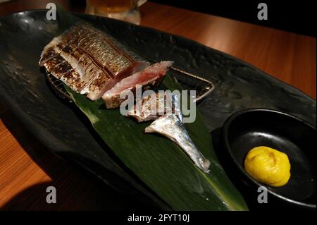 Verschiedene japanische Izakaya (traditioneller Pub) Gerichte Stockfoto