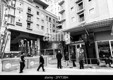 PRETORIA, SÜDAFRIKA - 06. Jan 2021: Pretoria, Südafrika - 28 2014. Juni: Burger King Restaurant Opening Day Stockfoto