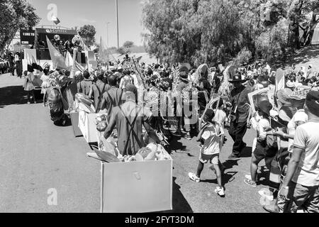 PRETORIA, SÜDAFRIKA - 05. Jan 2021: Pretoria, Südafrika - 24 2016. September: Festwagen und Kostüme beim Gauteng Karneval in Pretoria Stockfoto