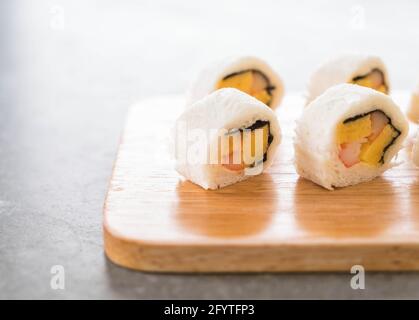 Sushi-Brötchen - Fusion Food Stockfoto