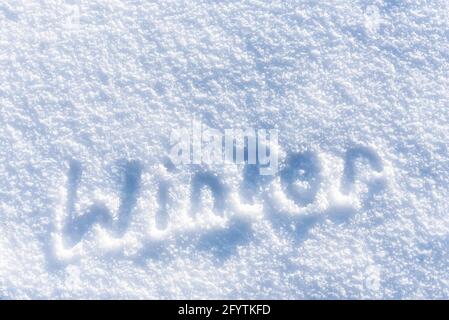 Vollformat-Hintergrund mit frischer Schneestextur und Wintertext Stockfoto