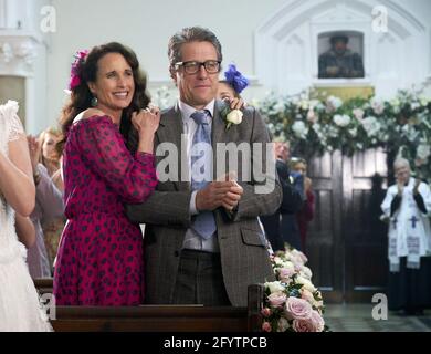 HUGH GRANT UND ANDIE MACDOWELL IN ONE RED NOSE DAY AND A WEDDING (2019), REGIE: MIKE NEWELL. Kredit: BBC TV / Album Stockfoto