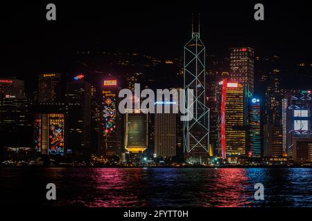 Hongkong - November 2019: Skyline der Stadt Hong Kong Island bei Nacht Stockfoto