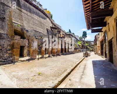 Decumanus Maximus (Hauptstraße) - Herculaneum Ruinen, Italien Stockfoto