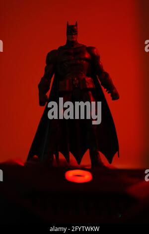 Batman-Action-Figur 2006 DC Super Heroes Series 3. BATMAN BLAU GRAU ACTION-FIGUR Stockfoto