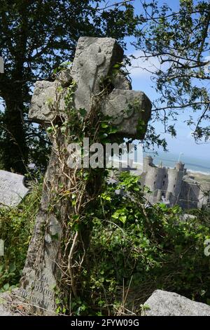 Harlech Castle und Cross Stockfoto