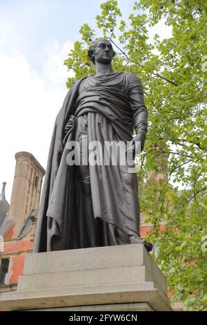 Bronzestatue des ehemaligen Tory-Premierministers George Canning in Westminster, London, Großbritannien Stockfoto