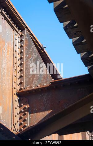 Detail der Stahleisenbahnbrücke über den Bealey River, Arthurs Pass, Canterbury, Südinsel, Neuseeland Stockfoto