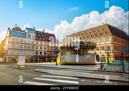 Karussell auf dem Platz Gutenberg in Straßburg Stockfoto