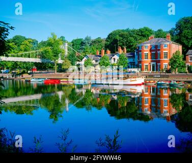 Großbritannien, England, Cheshire, Chester, River Dee und Queen's Park Bridge, Tagesanbruch, Stockfoto