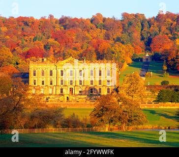 Großbritannien, England, Derbyshire, Peak District National Park, Chatsworth House, Herbst Stockfoto