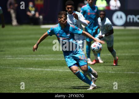 Chicago Fire FC Mittelfeldspieler Gaston Gimenez (30) beobachtet den Ball während eines MLS-Spiels gegen den CF Montréal im Soldier Field, Samstag, 29. Mai 2021, i Stockfoto