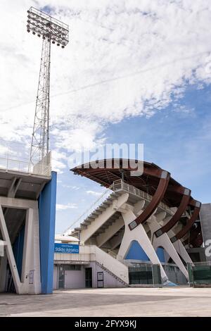 Pescara, Italien - 22. Mai 2021: Außenansicht der überdachten Tribünen des Adriatico-Stadions an einem Abschlusstag Stockfoto