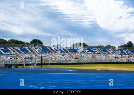 Pescara, Italien - 22. Mai 2021: Innenraum des Adriatico-Stadions in Pescara mit den Tribünen ohne jemanden Stockfoto