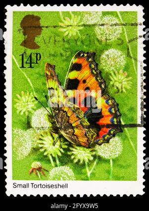 MOSKAU, RUSSLAND - 27. SEPTEMBER 2019: In Großbritannien gedruckte Briefmarke zeigt kleines Tortoiseshell (Aglais urticae), 14 p - britischer Penny, Butterf Stockfoto