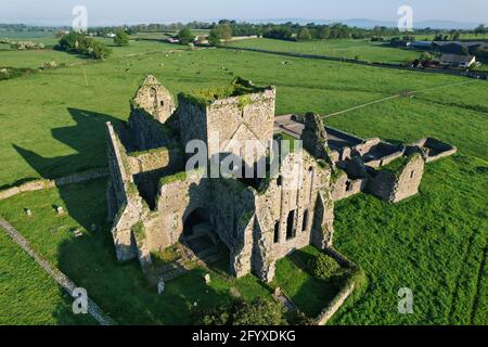 Luftaufnahme der Hore Abbey, einem zerstörten Zisterzienserkloster in der Nähe des Rock of Cashel, Grafschaft Tipperary, Republik Irland Stockfoto