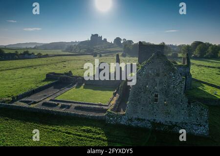 Luftaufnahme der Hore Abbey, einem zerstörten Zisterzienserkloster in der Nähe des Rock of Cashel, Grafschaft Tipperary, Republik Irland Stockfoto