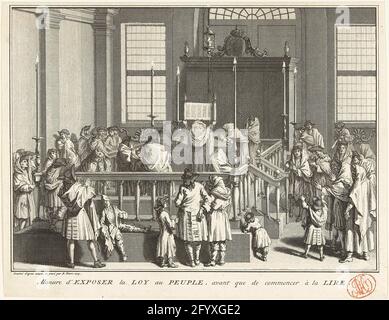 Das jüdische Gesetz dem Volk auszustellen, ca. 1720-1725; Way d'Exposter La Loy Au Peuple, Avant Que de Commencer à la Lire. Das jüdische Gesetz (Tora) den Menschen in der Synagoge vor dem Lesen auszustellen, ca. 1720-1725. Teil einer Serie von Illustrationen zum religiösen Gebrauch. Stockfoto