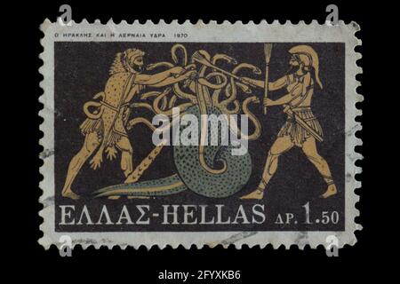 Herkules und Iolaus töten die Lernaean Hydra. Griechische Mythologie-Illustration auf Vintage-Briefmarke gedruckt in Griechenland, 1970. Stockfoto