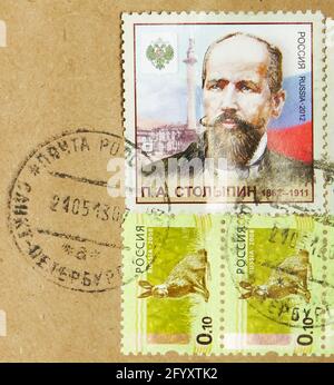 MOSKAU, RUSSLAND - 25. FEBRUAR 2020: Briefmarke gedruckt in Russland mit Briefmarke der Stadt Sankt Petersburg Postamt zum 150. Jahrestag der P.. Stockfoto